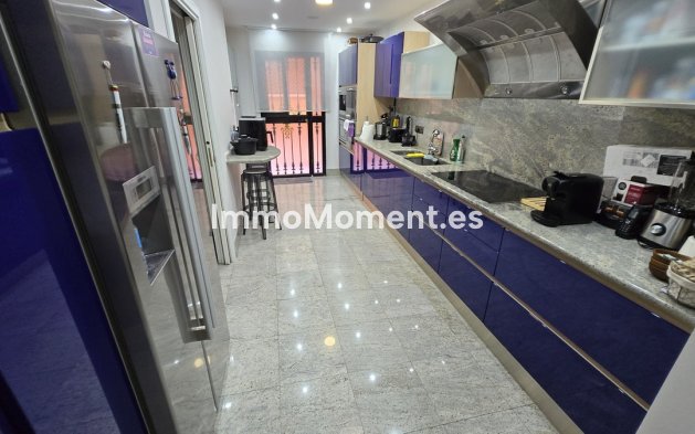 Resale - Apartment - Marbella - Puerto Banús