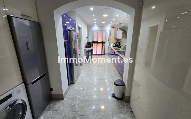 Resale - Apartment - Marbella - Puerto Banús