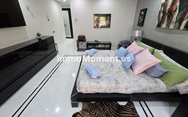 Resale - Apartment - Marbella - Puerto Banús