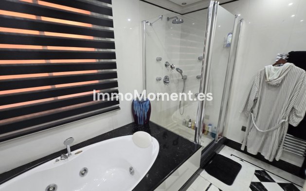 Resale - Apartment - Marbella - Puerto Banús