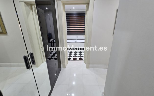 Resale - Apartment - Marbella - Puerto Banús