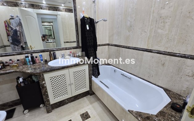Resale - Apartment - Marbella - Puerto Banús