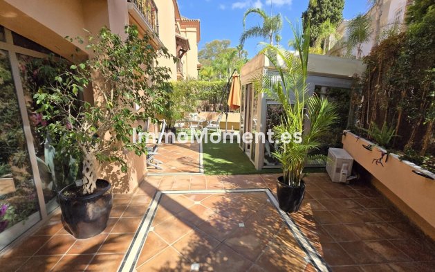 Resale - Apartment - Marbella - Puerto Banús