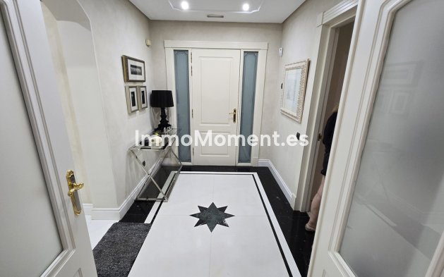 Resale - Apartment - Marbella - Puerto Banús