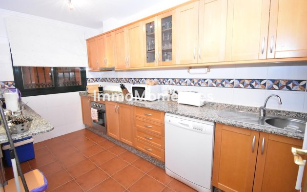 Resale - Apartment - Marbella - Elviria