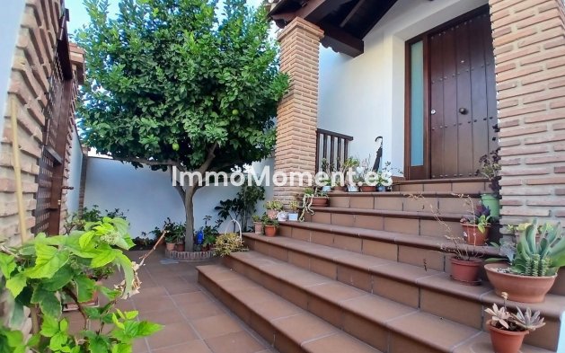Wiederverkauf - Freistehende Villa - Fuengirola - Los Pacos