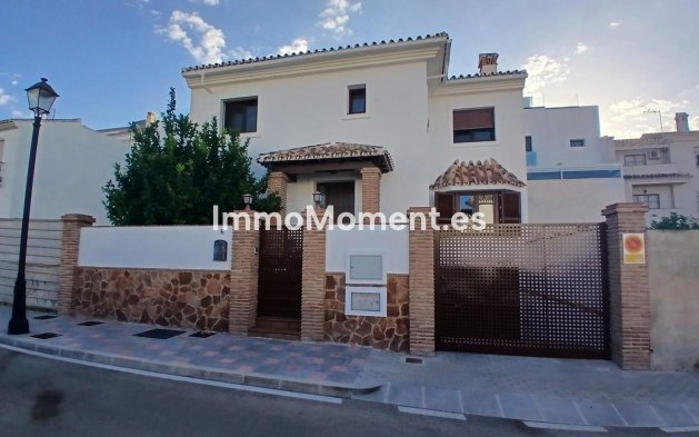 Wiederverkauf - Freistehende Villa - Fuengirola - Los Pacos