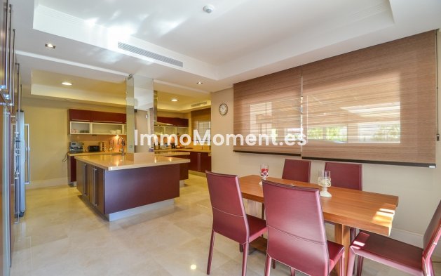 Resale - Detached villa - Marbella - Altos de los Monteros