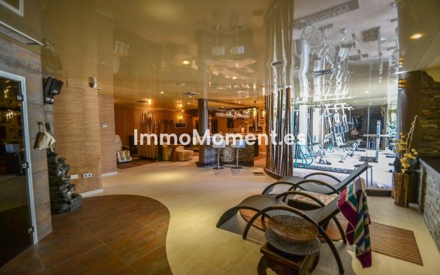 Resale - Detached villa - Marbella - Altos de los Monteros