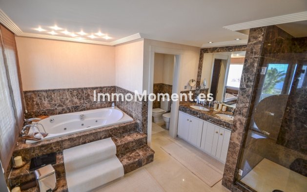 Resale - Detached villa - Marbella - Altos de los Monteros
