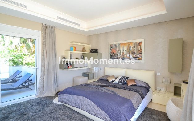Resale - Detached villa - Marbella - Altos de los Monteros