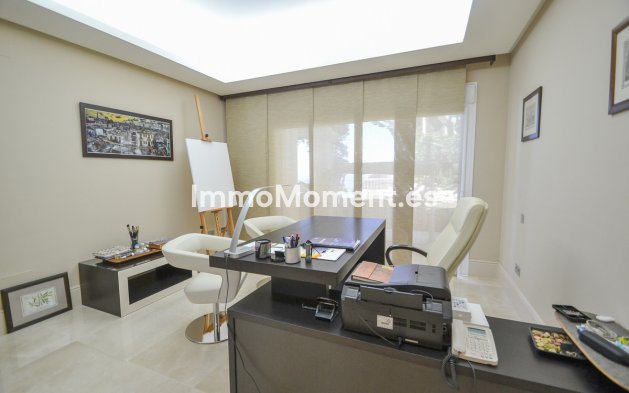 Resale - Detached villa - Marbella - Altos de los Monteros