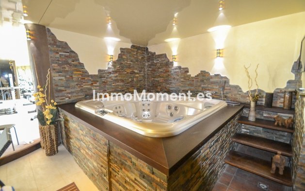 Resale - Detached villa - Marbella - Altos de los Monteros