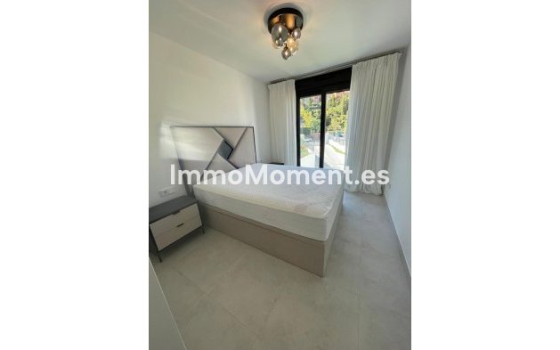 Resale - Apartment - Estepona - Atalaya