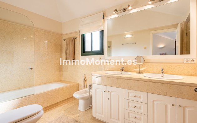 Resale - Apartment - Benahavís - Benahavís Centro