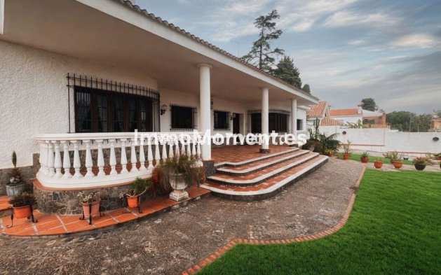 Wiederverkauf - Freistehende Villa -   Inländisch - Churriana