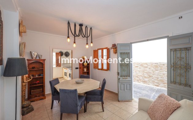 Bestaande woning - Rijtjeshuis - Binnenland  - Guaro