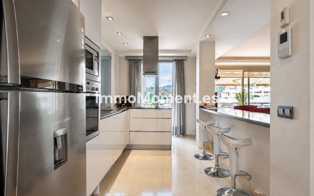 Resale - Apartment - Benahavís - Benahavís Centro