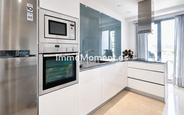 Resale - Apartment - Benahavís - Benahavís Centro