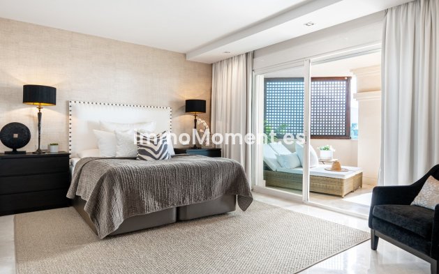 Resale - Apartment - Marbella - Nueva Andalucía