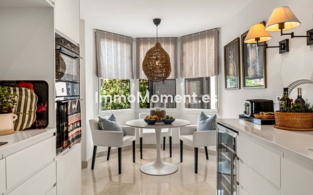 Resale - Apartment - Marbella - Nueva Andalucía