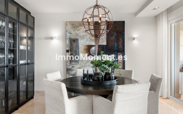 Resale - Apartment - Marbella - Nueva Andalucía