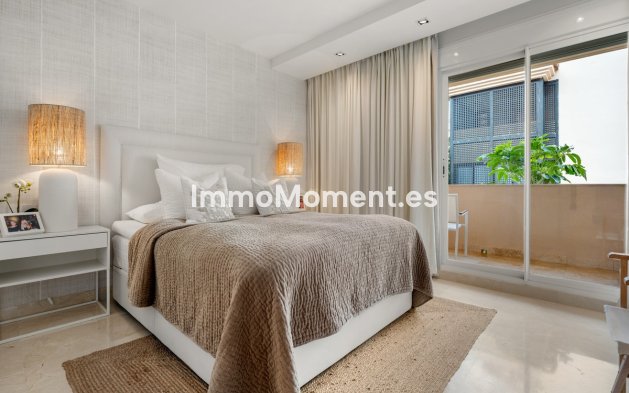 Resale - Apartment - Marbella - Nueva Andalucía