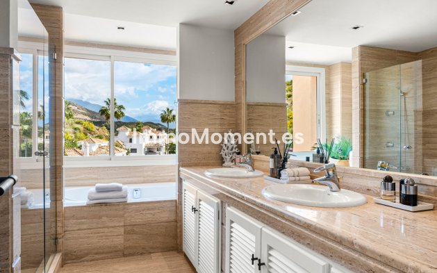Resale - Apartment - Marbella - Nueva Andalucía