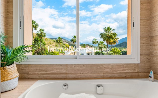 Resale - Apartment - Marbella - Nueva Andalucía