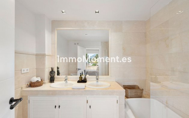 Resale - Apartment - Marbella - Nueva Andalucía