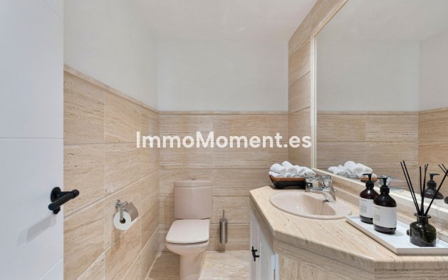 Resale - Apartment - Marbella - Nueva Andalucía