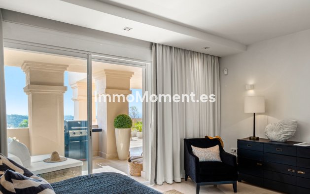 Resale - Apartment - Marbella - Nueva Andalucía