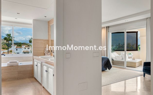 Resale - Apartment - Marbella - Nueva Andalucía
