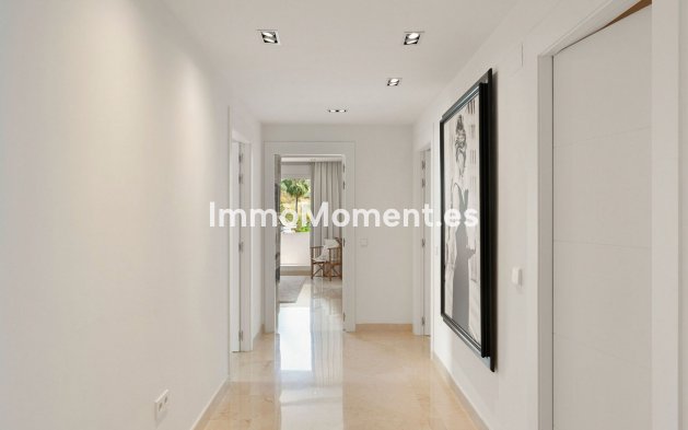 Resale - Apartment - Marbella - Nueva Andalucía