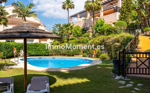 Resale - Apartment - Marbella - Nueva Andalucía