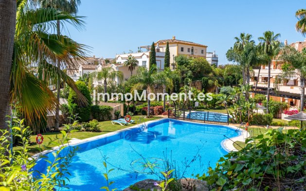 Resale - Apartment - Marbella - Nueva Andalucía
