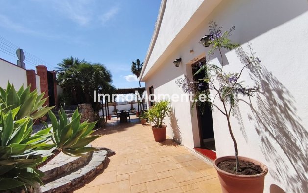 Wiederverkauf - Freistehende Villa -   Inländisch - Alhaurín de la Torre