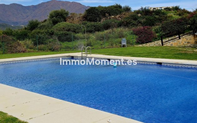 Resale - Apartment - Casares - Doña Julia