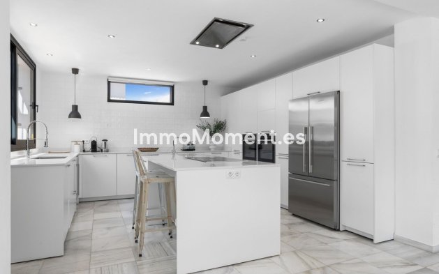 Wiederverkauf - Freistehende Villa - Marbella - Nueva Andalucía