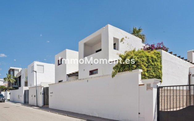 Wiederverkauf - Freistehende Villa - Marbella - Nueva Andalucía