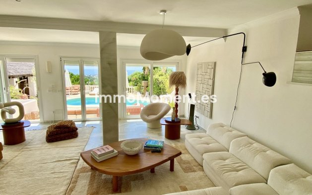 Wiederverkauf - Freistehende Villa - Estepona  - El Padron