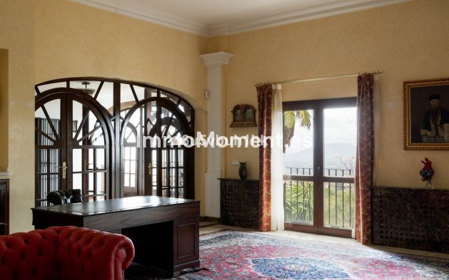 Bestaande woning - Vrijstaande villa - Binnenland  - Alhaurín el Grande Centro