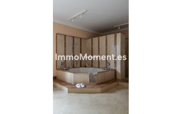 Bestaande woning - Vrijstaande villa - Binnenland  - Alhaurín el Grande Centro