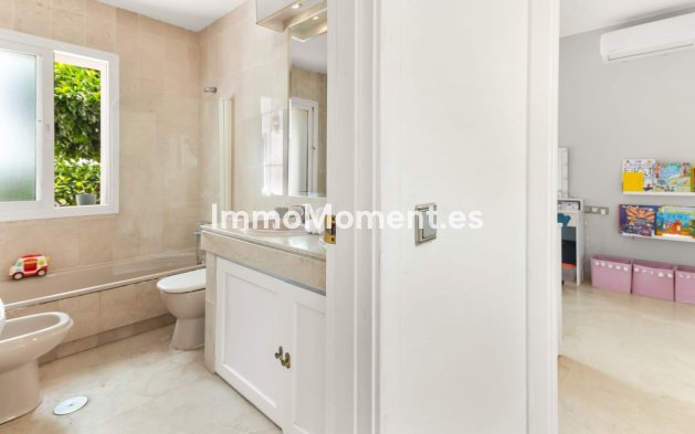 Wiederverkauf - Freistehende Villa - Estepona  - Estepona Centro