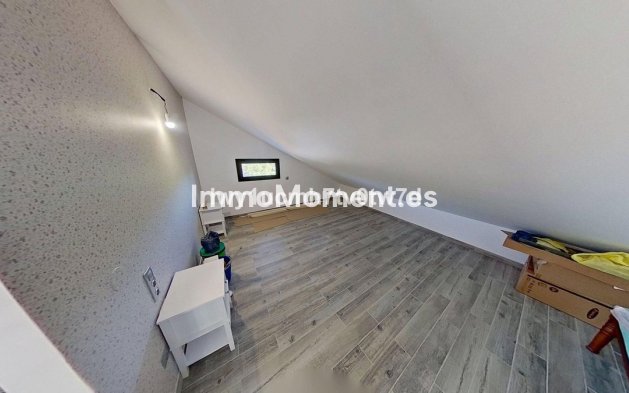 Wiederverkauf - Freistehende Villa -   Inländisch - Alhaurín de la Torre