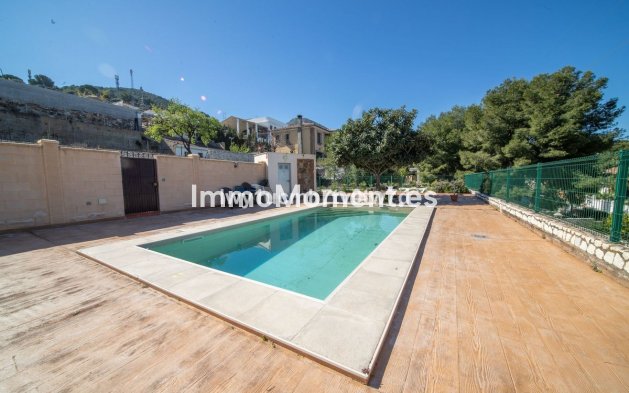 Wiederverkauf - Freistehende Villa -   Inländisch - Alhaurín de la Torre