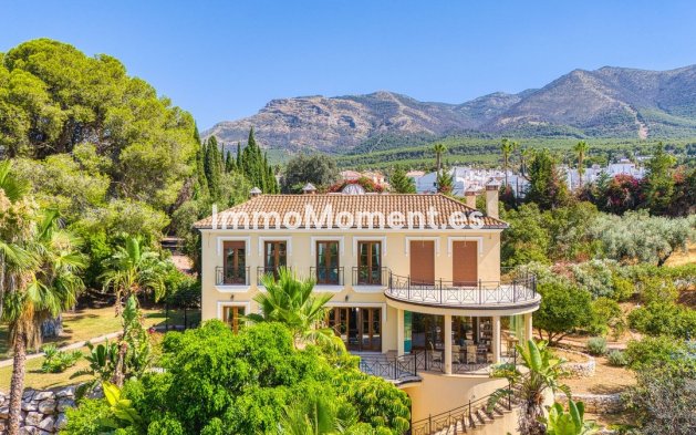 Wiederverkauf - Freistehende Villa -   Inländisch - Alhaurín el Grande Centro