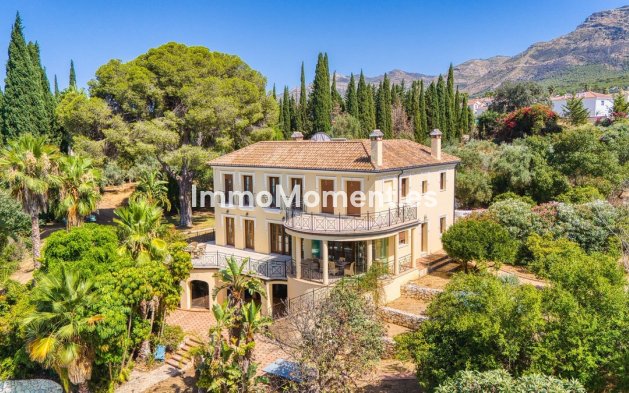 Wiederverkauf - Freistehende Villa -   Inländisch - Alhaurín el Grande Centro