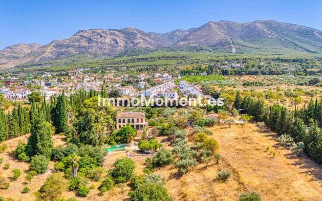 Wiederverkauf - Freistehende Villa -   Inländisch - Alhaurín el Grande Centro