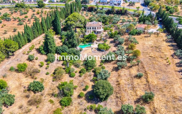 Wiederverkauf - Freistehende Villa -   Inländisch - Alhaurín el Grande Centro